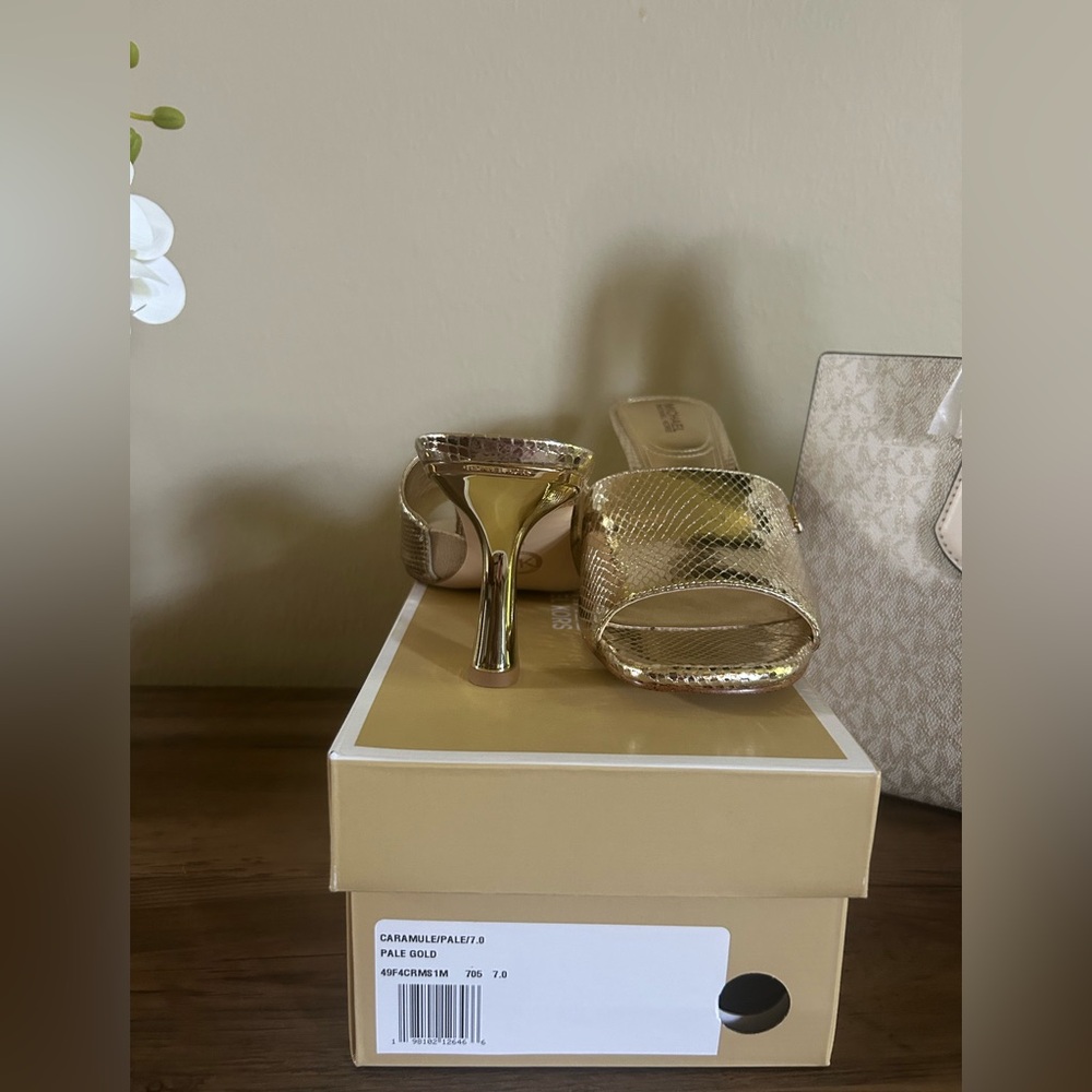 Michael Kors Cara Metallic Snake Embossed Mule In Pale Gold Size 7 NIB🌟 - Picture 3 of 4
